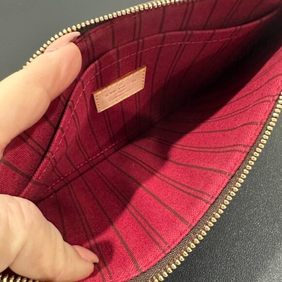 Louis Vuitton Neverfull Monogram Pouch Red Interior (141997) - Picture 5 of 9